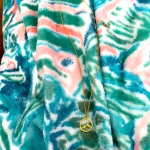 Gold mountain necklace!! Never worn!